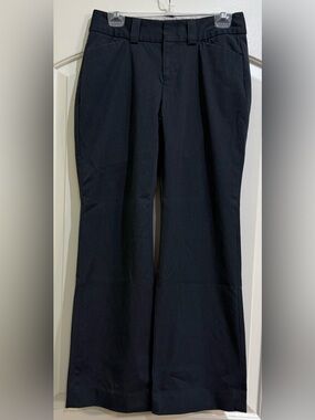 Gap gray curvy fit trousers with stretch for. Low rise and wide leg. Size 6R.